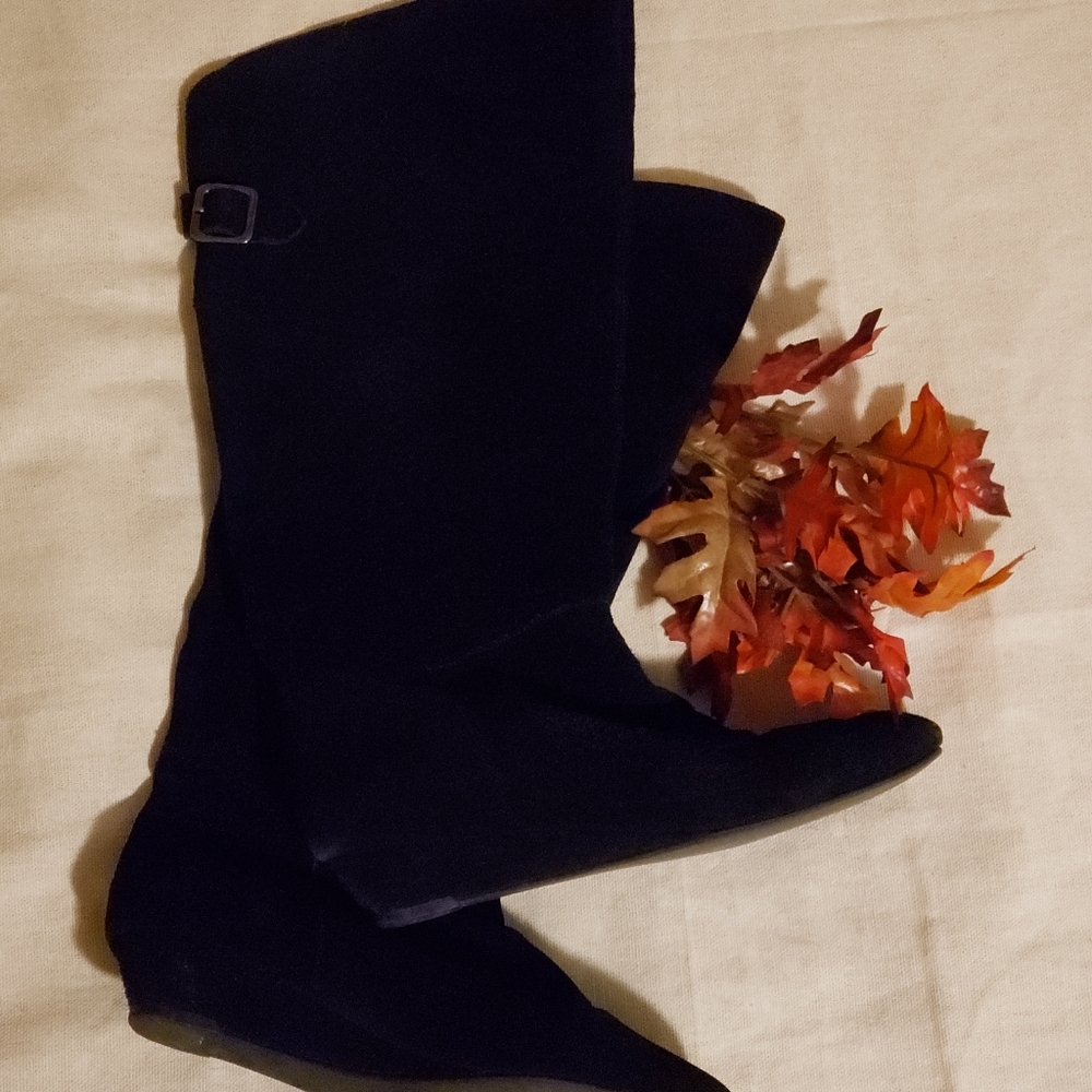 Black Boots - Picture 2 of 4